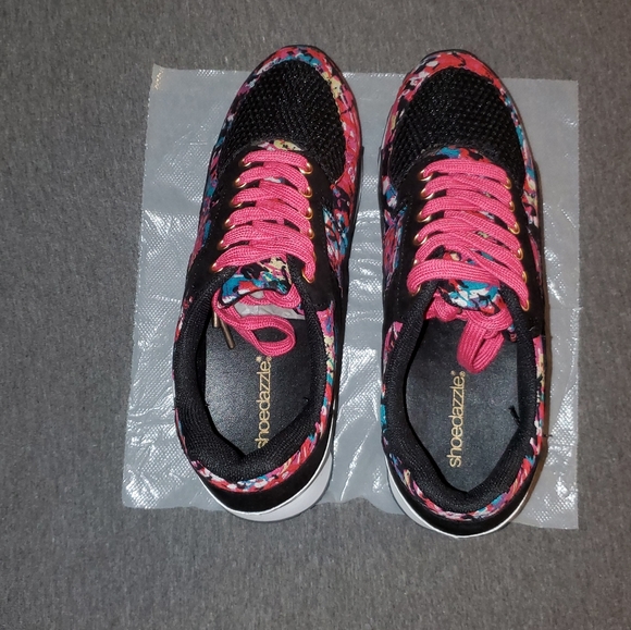 Sneakers - Picture 3 of 3